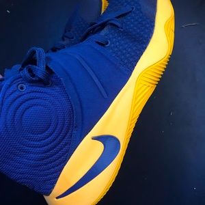 Kyrie  Men’s size 8.5